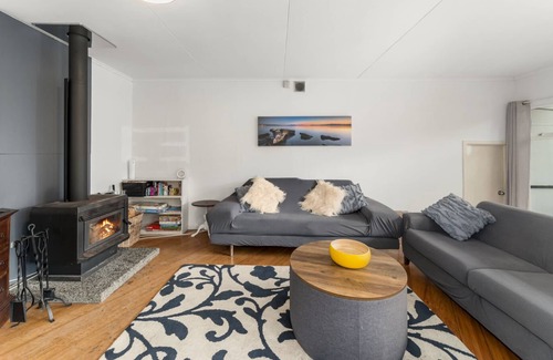 Richmond Heights Maison | Kererū Lodge – Two Mile Bay Holiday Home, TWO MILE BAY
