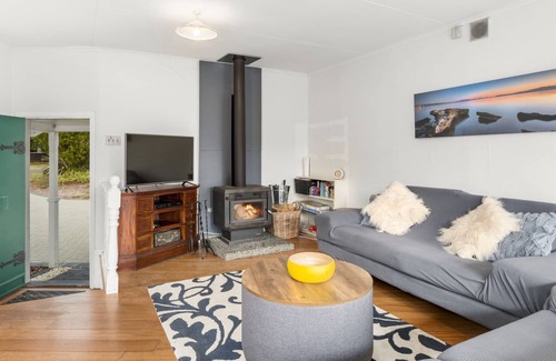 Richmond Heights Maison | Kererū Lodge – Two Mile Bay Holiday Home, TWO MILE BAY
