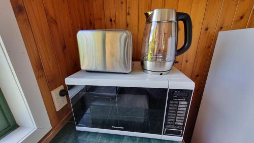 Whakamarama Maison | Kereru Cottage , rural B&B, Tauranga
