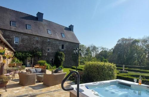 Yvias Lit Et Petit-Déjeuner | Kergroaz Maner Classé 5 épis Table d'Hôtes Manoir dans parc paysagé, spa en plein air Bornes véhicules électriques Petit déjeuner inclus