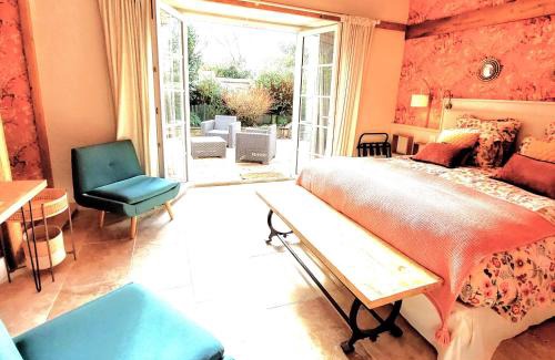 Yvias Lit Et Petit-Déjeuner | Kergroaz Maner Classé 5 épis Table d'Hôtes Manoir dans parc paysagé, spa en plein air Bornes véhicules électriques Petit déjeuner inclus