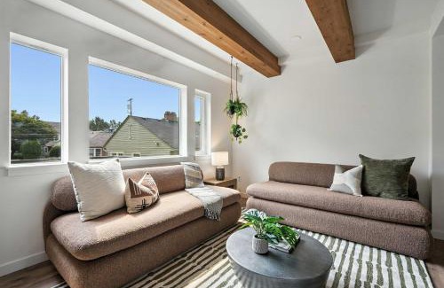 Kerns Maison | Kerns 6BR - New Spanish Style Group Stay