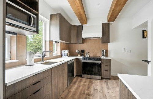 Kerns Maison | Kerns 6BR - New Spanish Style Group Stay