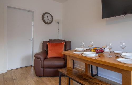 Hamilton Appartement | Kerr Apartment-Spacious 4-Bed Flat in Hamilton, Close to Glasgow