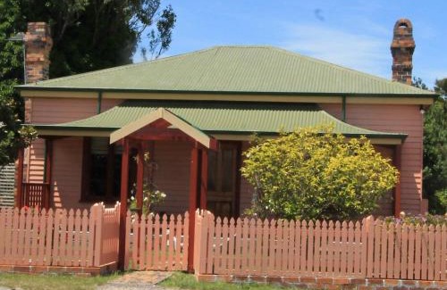 Strahan Maison | Kerrellie Cottages 2, 4 & 8 Reid Street