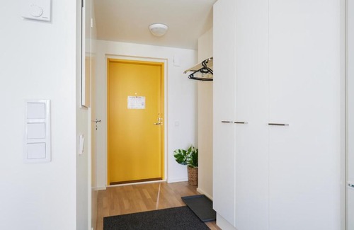 Turku Appartement | Keskeisen sijainnin uudiskohde, Seamless check-in, Baby crib