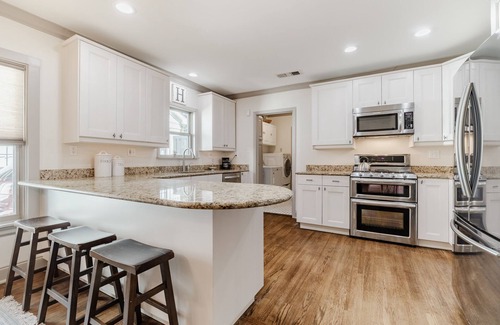 Kessler Maison | Kessler Park Bungalow - Walking distance to Bishop Arts District