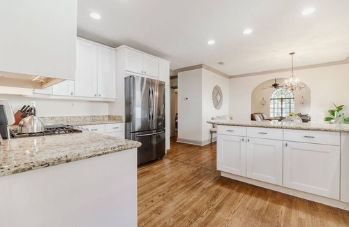 Kessler Maison | Kessler Park Bungalow - Walking distance to Bishop Arts District