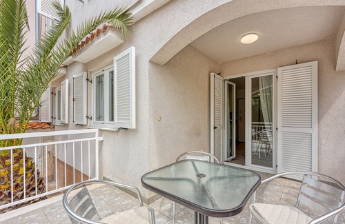 Cancini Appartement | Kestenova / One-Bedroom App with Terrace No.1