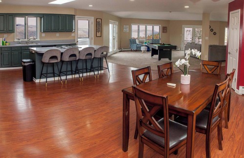 Hammondsport Maison | Keuka Glory-A beautiful home overlooking Keuka Lake!