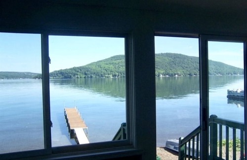 Hammondsport Cottage | Vue de bluff de Keuka eastside; pente progressive; décor charmant avec amenitie moderne