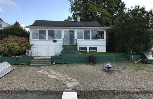 Hammondsport Cottage | Vue de bluff de Keuka eastside; pente progressive; décor charmant avec amenitie moderne