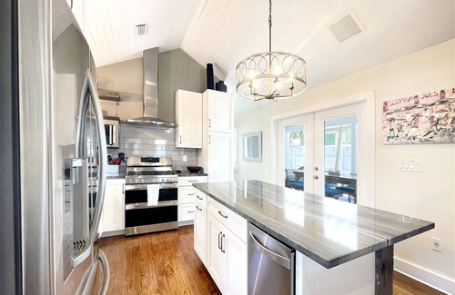 White Street Gallery District Cottage | KEY LIME COTTAGE - an adorable Monthly rental