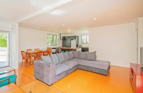 Whangapoua Maison | Key to Whangapoua - Whangapoua Holiday Home