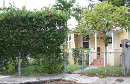 Southwest Coconut Grove Maison | Key West Style Historic Home in Coconut Grove Florida The Yellow House