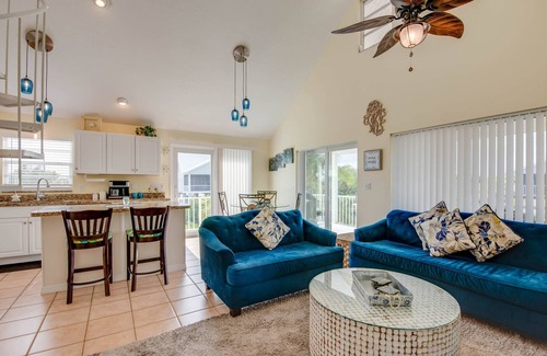 Breezeswept Beach Estates Maison | Keys On Jamaica: 3BR Waterfront Home, Large Corner Lot on Ramrod Key, Convenient to Atlantic & Gulf!