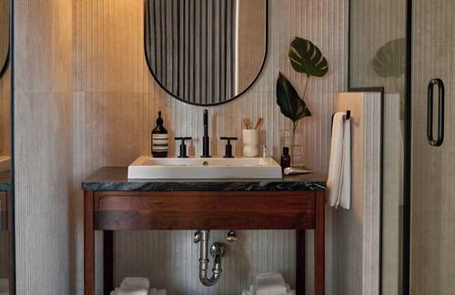 Fishtown Hôtel | Two Bedroom Deluxe Queen + Queen Suite
