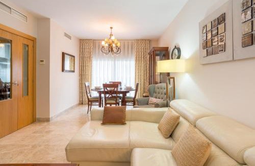 Parque Ayala Appartement | Keywise Perfect location next to María Zambrano STATION, central , beach ,pool and free Parking