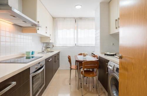 Parque Ayala Appartement | Keywise Perfect location next to María Zambrano STATION, central , beach ,pool and free Parking