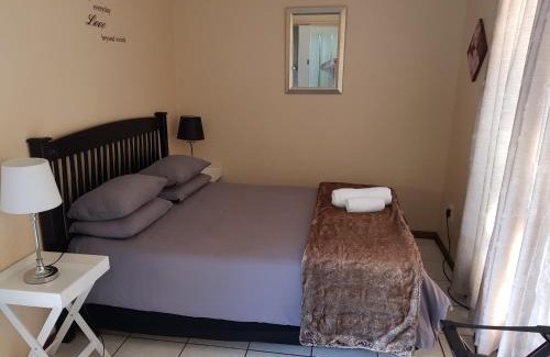 Kimberley Maison | Kgosi Lodge
