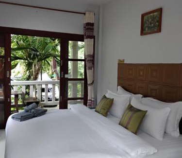 Phanom Maison | Khaosok gallery & camp