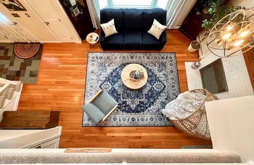 Plaistow Appartement | Kick back and relax in this calm, stylish in-law suite.
