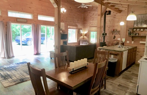 Nelsonville Cabine | Kick Back Cabin - étang de pêche et sentiers - Hocking Hills