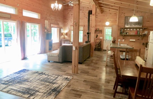 Nelsonville Cabine | Kick Back Cabin - étang de pêche et sentiers - Hocking Hills