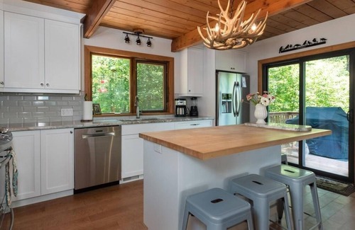 Tay Valley Cottage | Kid-friendly lakefront family cottage (4br, 3ba) on 11 acres with swim-off dock