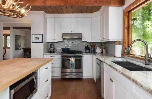 Tay Valley Cottage | Kid-friendly lakefront family cottage (4br, 3ba) on 11 acres with swim-off dock