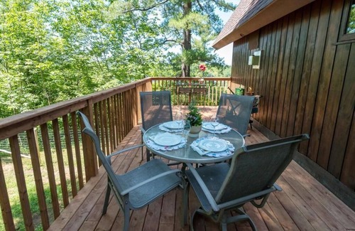 Tay Valley Cottage | Kid-friendly lakefront family cottage (4br, 3ba) on 11 acres with swim-off dock