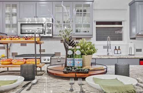Columbine Maison | Kid+Pet Friendly Getaway with Game Room and Hot Tub!