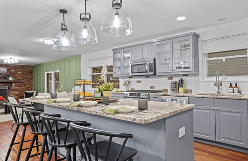 Columbine Maison | Kid+Pet Friendly Getaway with Game Room and Hot Tub!