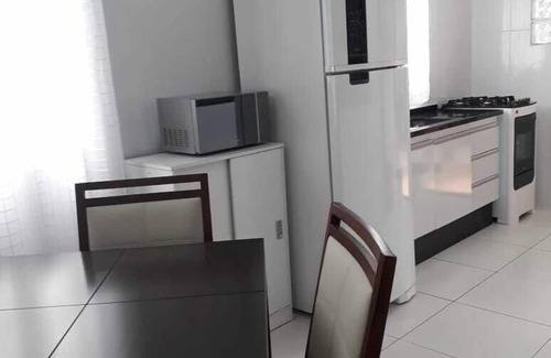 Balneario Mogiano Maison | ADRESSE DE LA PLAGE, BORACEIA, BERTIOGA, 3 SUITES AVEC AIR PISC. PARTIC. BBQ