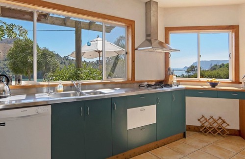 Nelson Region Maison | Kikorangi Retreat "Delaware Bay Nelson Holiday Home"
