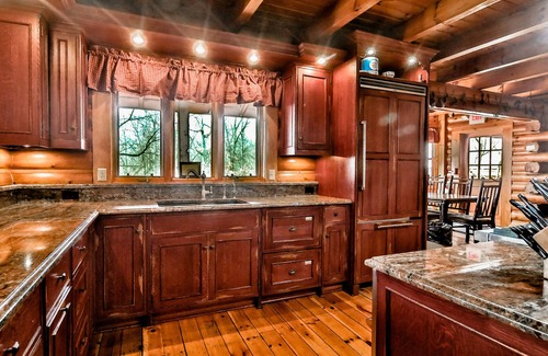 Holcomb Maison | Kilbuck Creek ~ Piscine intérieure et jacuzzi ~ Pour 40 personnes ~ Aucune réservation de groupe de bal