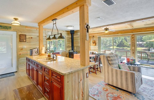 Kilgore Maison | Kilgore Lakefront Home w/ Private Dock & Pier!