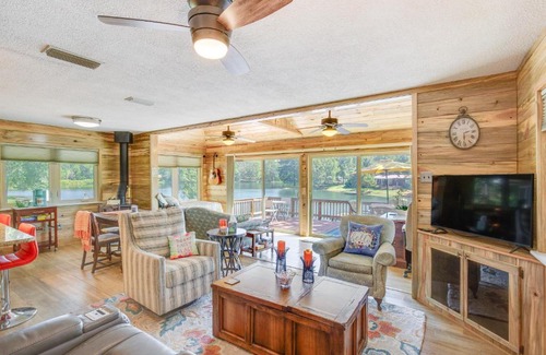 Kilgore Maison | Kilgore Lakefront Home with Private Dock and Pier!