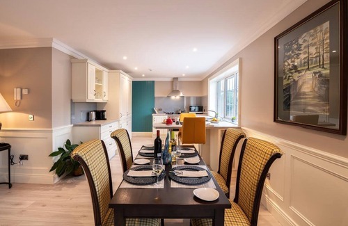 Killarney Maison | Killarney Centre Home comprising 4 separate Apartments (Sleeps 18)