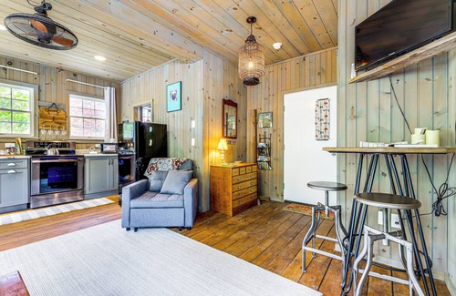 Ballouville Appartement | Killingly Barnyard Studio in Wine Country!