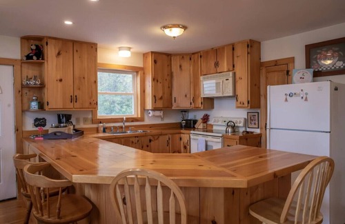 Clarendon Maison | Killington Retreat | Deck-Fire Pit-Mountain Views!
