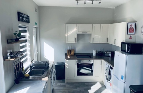 Bispham Maison | Kim Family Holiday Get-Away 4 Bedrooms 2 Baths