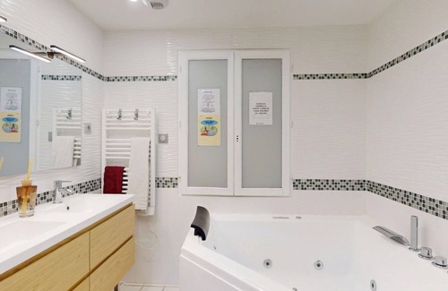 Osny Maison | Kimia Suite Room