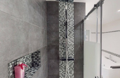Osny Maison | Kimia Suite Room