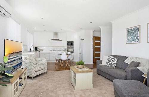 Kiama Heights Appartement | kims @ kiama est une unité entièrement autonome de 3 chambres située à Kiama Heights.