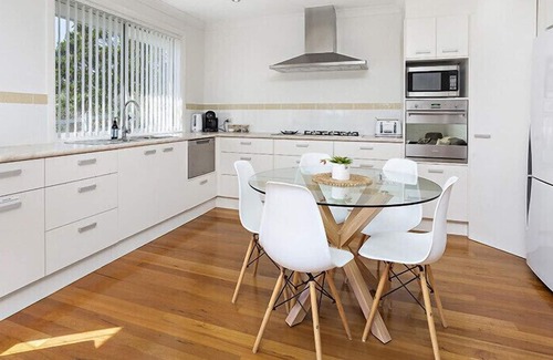 Kiama Heights Appartement | kims @ kiama est une unité entièrement autonome de 3 chambres située à Kiama Heights.
