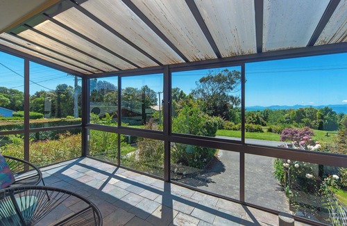 Tasman Maison | Kina Beach House Right By The Beach