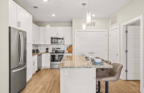 Southeast Orlando Appartement | King Apt |Pets allowed |15 min to Parks |Amenities