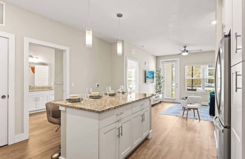 Southeast Orlando Appartement | King Apt |Pets allowed |15 min to Parks |Amenities