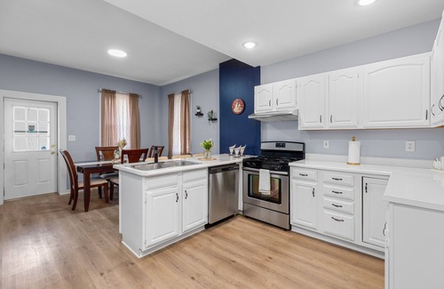 Town of German Flatts Maison | King Bed and two full beds, 2 large Bedrooms, 6-7 Guests in Ilion, New York - NY